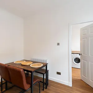  Apartment Bissets Bond United Kingdom